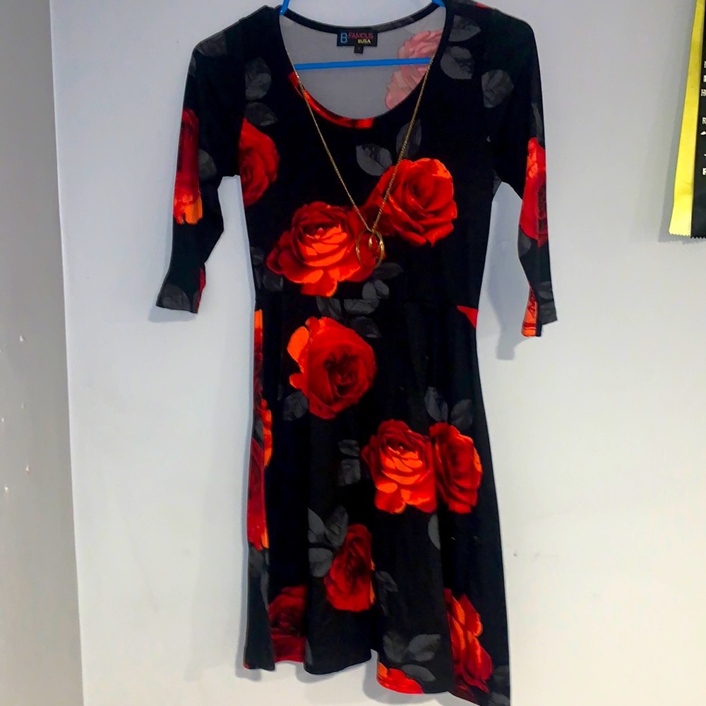 Rose dress with gold necklace size S